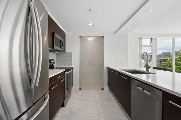 1228 Marinaside Crescent #501, Vancouver, BC V6Z 2W5