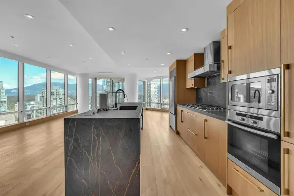 1111 Alberni Street #3202, Vancouver, BC V6E 4V2