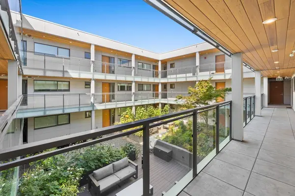 209 E 20th AVE #306, Vancouver, BC V5V 1M2