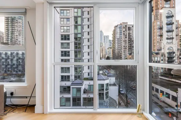 1318 Homer ST #806, Vancouver, BC V6B 6A7