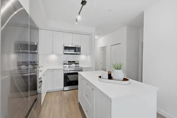 15733 85 AVE #309, Surrey, BC V4N 6Z1