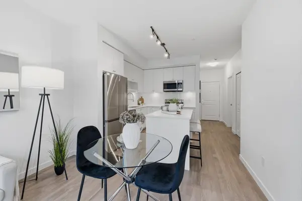 15733 85 AVE #309, Surrey, BC V4N 6Z1