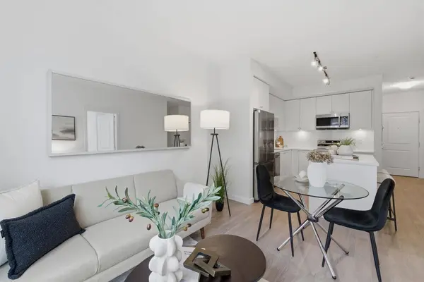 15733 85 AVE #309, Surrey, BC V4N 6Z1