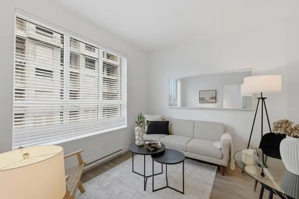 15733 85 AVE #309, Surrey, BC V4N 6Z1