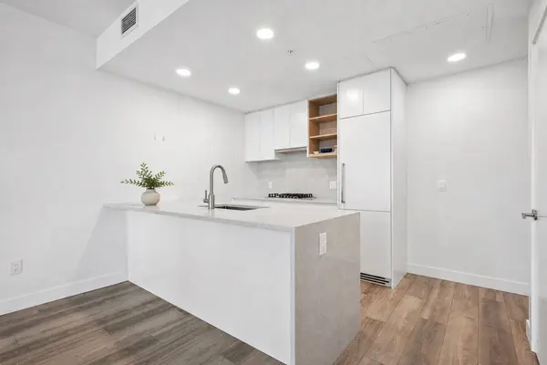4433 Alaska ST #1308, Burnaby, BC V5C 5T3