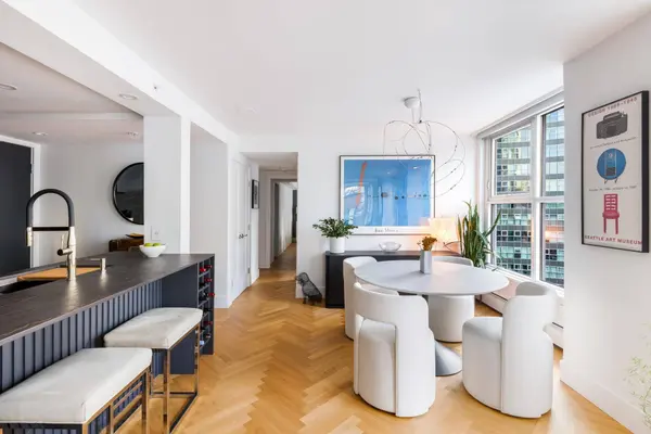 1318 Homer ST #806, Vancouver, BC V6B 6A7