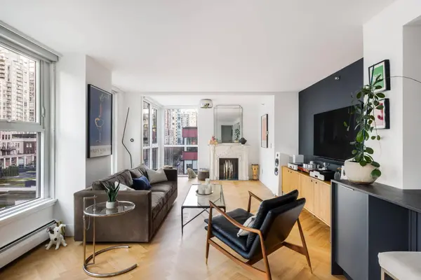1318 Homer ST #806, Vancouver, BC V6B 6A7