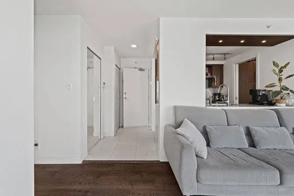 193 Aquarius Mews #3302, Vancouver, BC V6Z 2Z2