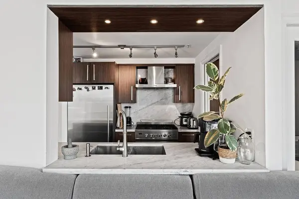 193 Aquarius Mews #3302, Vancouver, BC V6Z 2Z2
