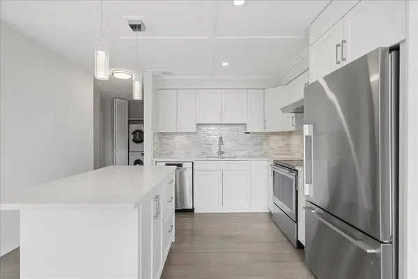 1745 Esquimalt AVE #802, West Vancouver, BC V7V 1R7
