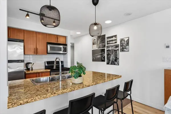 58 Keefer PL #905