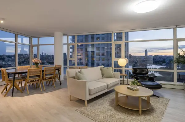 198 Aquarius Mews #2607, Vancouver, BC V6Z 2Y4