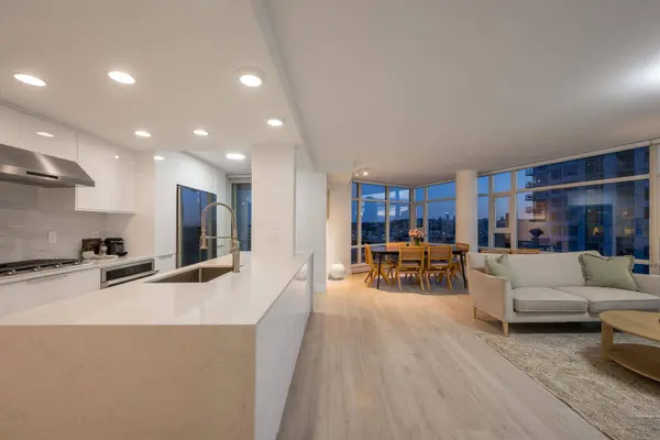 198 Aquarius Mews #2607, Vancouver, BC V6Z 2Y4