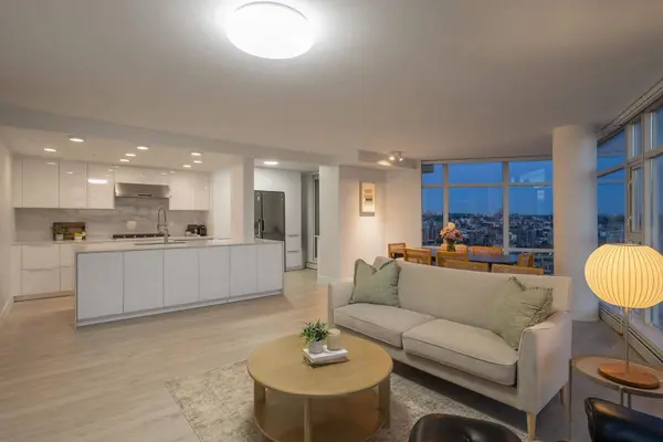 198 Aquarius Mews #2607, Vancouver, BC V6Z 2Y4