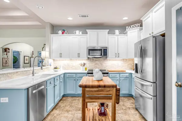 6783 Barnwood Dr, Milton, FL 32570