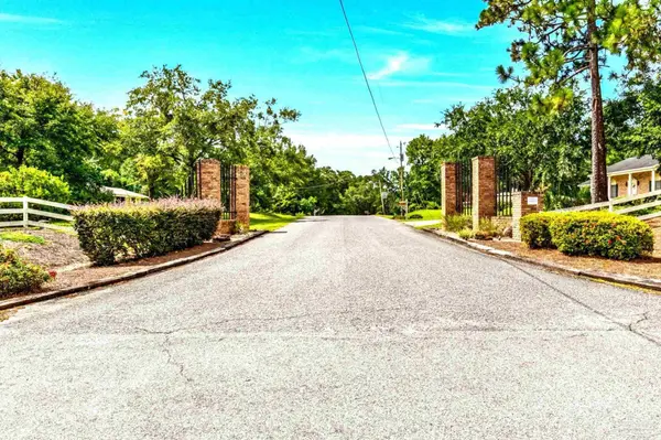 1245 Tecumseh Ct, Pensacola, FL 32514