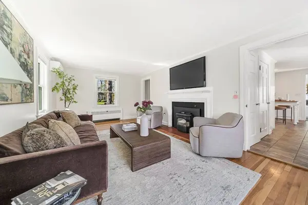 10 Bennett Rd, Wayland, MA 01778
