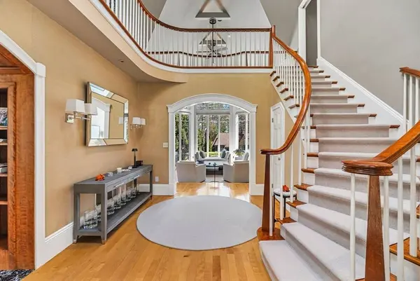 1 Graystone Ln, Weston, MA 02493