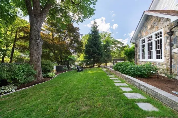 8 Valley Road, Wellesley, MA 02481