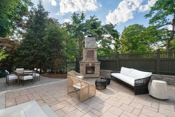 8 Valley Road, Wellesley, MA 02481