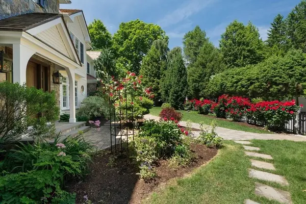 8 Valley Road, Wellesley, MA 02481