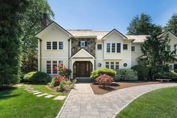 8 Valley Road, Wellesley, MA 02481