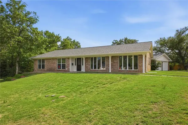 2104 Carter Creek Pkwy, Bryan, TX 77802