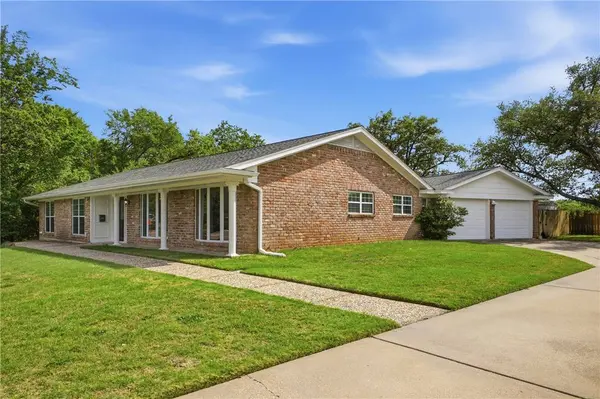 2104 Carter Creek Pkwy, Bryan, TX 77802