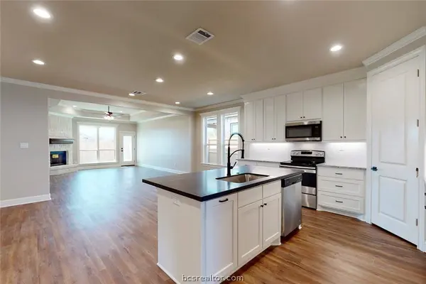 3908 Eskew DR, College Station, TX 77845
