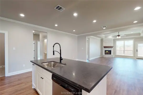 3908 Eskew DR, College Station, TX 77845