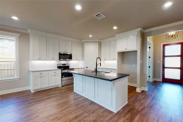 3908 Eskew DR, College Station, TX 77845