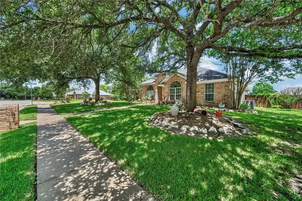 2301 Kuykendall CIR