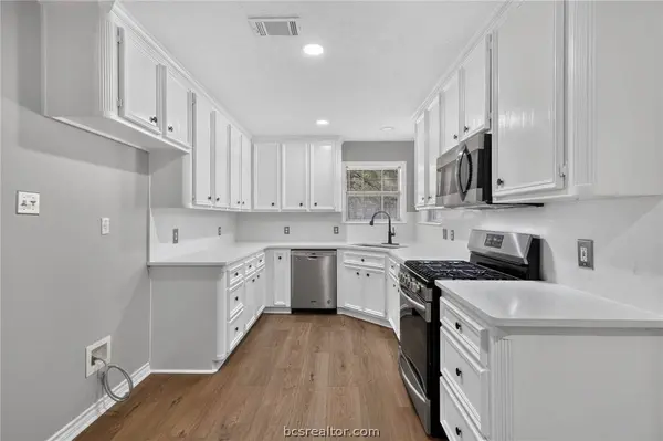 2301 Kuykendall CIR, Bryan, TX 77808