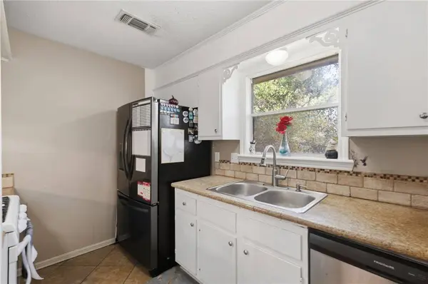 3235 Red Robin LOOP, Bryan, TX 77802