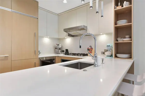 1033 Cook St ##211, Victoria, BC V8V 0E1