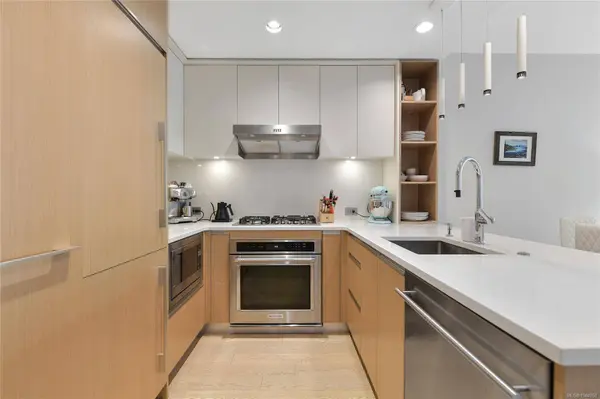 1033 Cook St ##211, Victoria, BC V8V 0E1