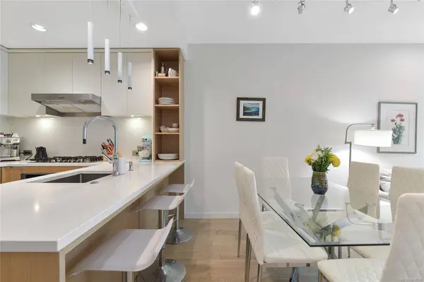 1033 Cook St ##211, Victoria, BC V8V 0E1
