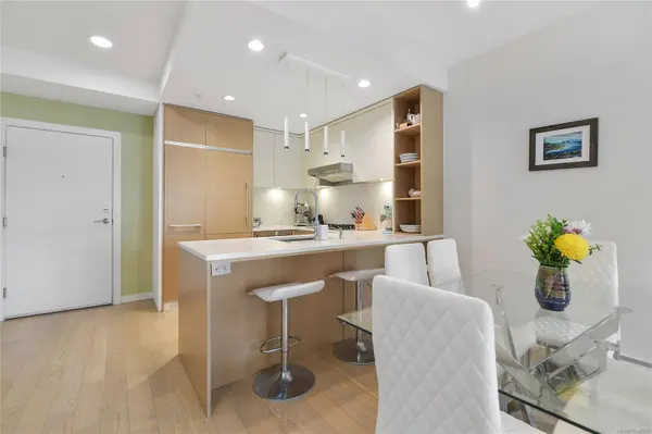 1033 Cook St ##211, Victoria, BC V8V 0E1