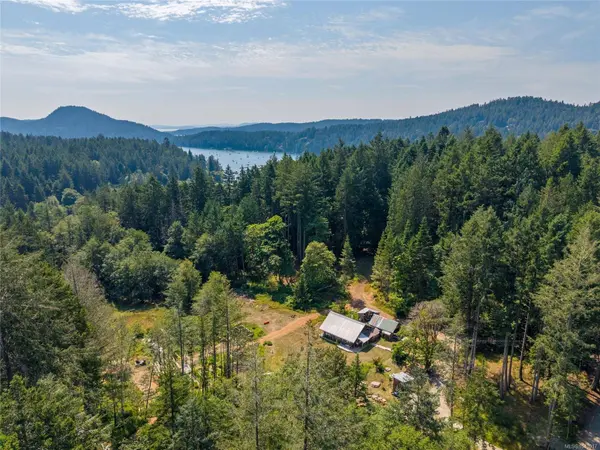 4501 Short Rd, Pender Island, BC V0N 2M1