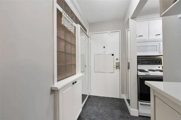 848 Esquimalt Rd ##214, Esquimalt, BC V9A 6W9