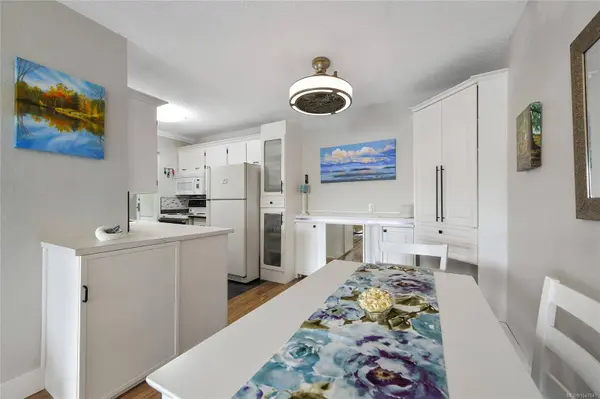 848 Esquimalt Rd ##214, Esquimalt, BC V9A 6W9