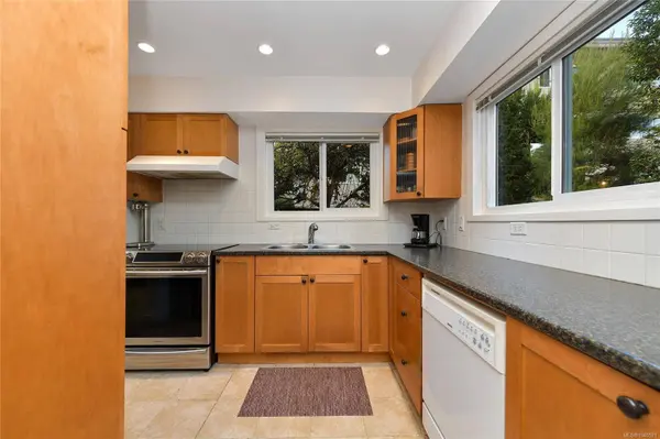 444 Michigan St ##2, Victoria, BC V8V 1R5