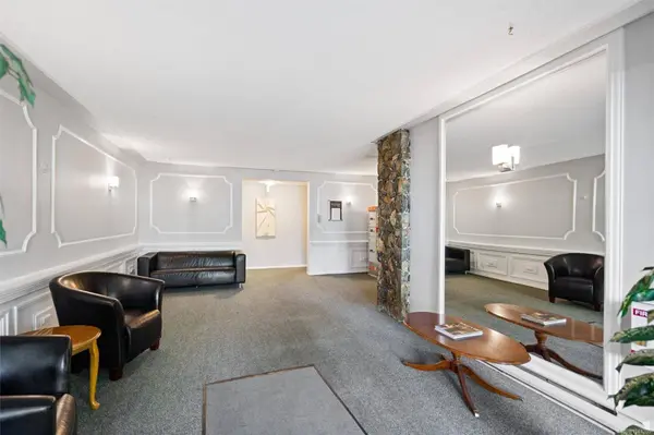 1035 McClure St ##204, Victoria, BC V8V 3G1