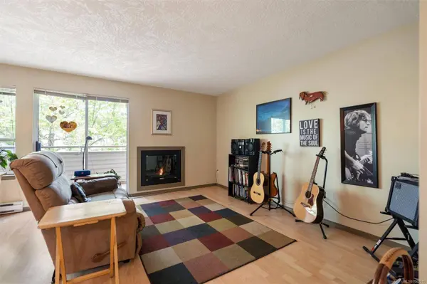 1055 Hillside Ave ##204, Victoria, BC V8T 2A4