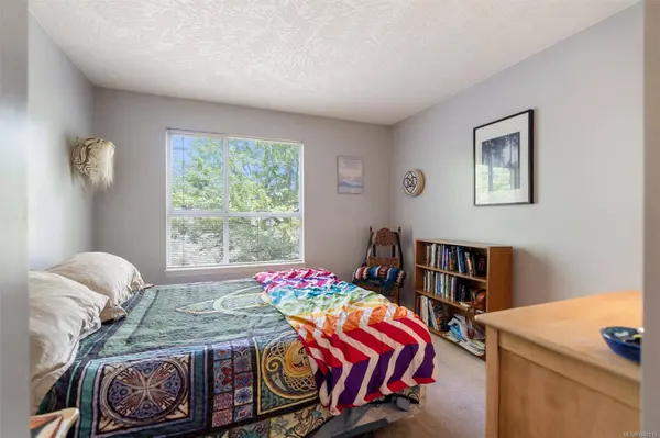 1055 Hillside Ave ##204, Victoria, BC V8T 2A4