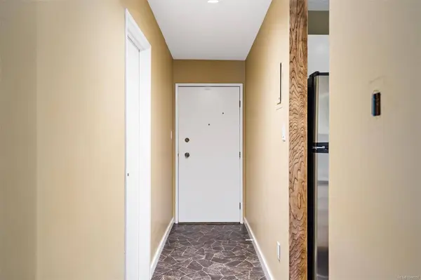 1035 McClure St ##204, Victoria, BC V8V 3G1