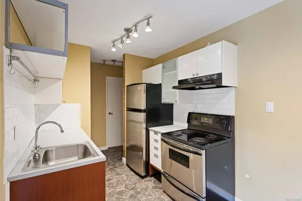 1035 McClure St ##204, Victoria, BC V8V 3G1