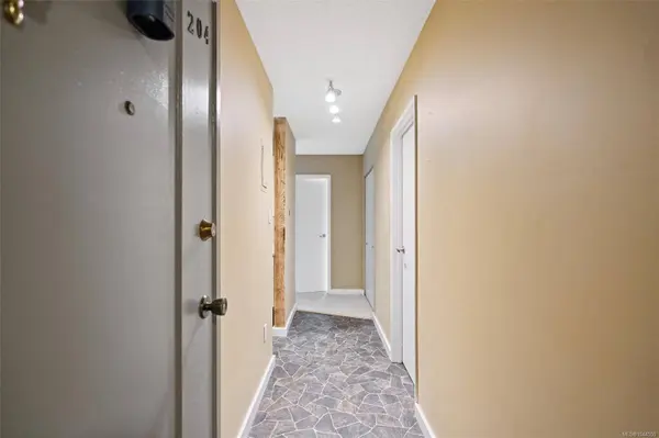 1035 McClure St ##204, Victoria, BC V8V 3G1