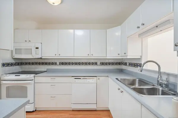 1184 Clarke Rd ##4, Central Saanich, BC V8N 2C3