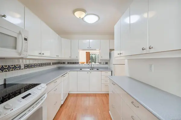 1184 Clarke Rd ##4, Central Saanich, BC V8N 2C3